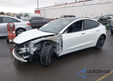 2021 Tesla Model 3 Performance Dual Motor All-Wheel Drive z USA, uszkodzony, nr VIN 5YJ3E1EC8MF087340